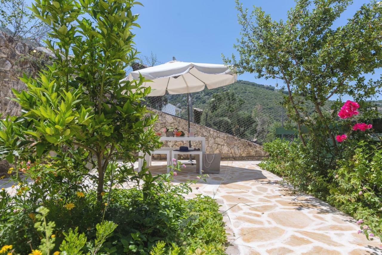 Alisachni Apartments Apraos Екстериор снимка